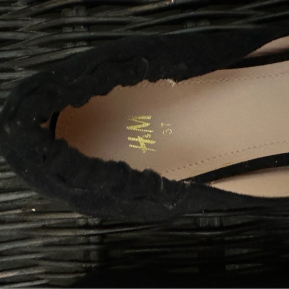 Women’s Suede Pointed Toe Flats - Picture 5 of 5